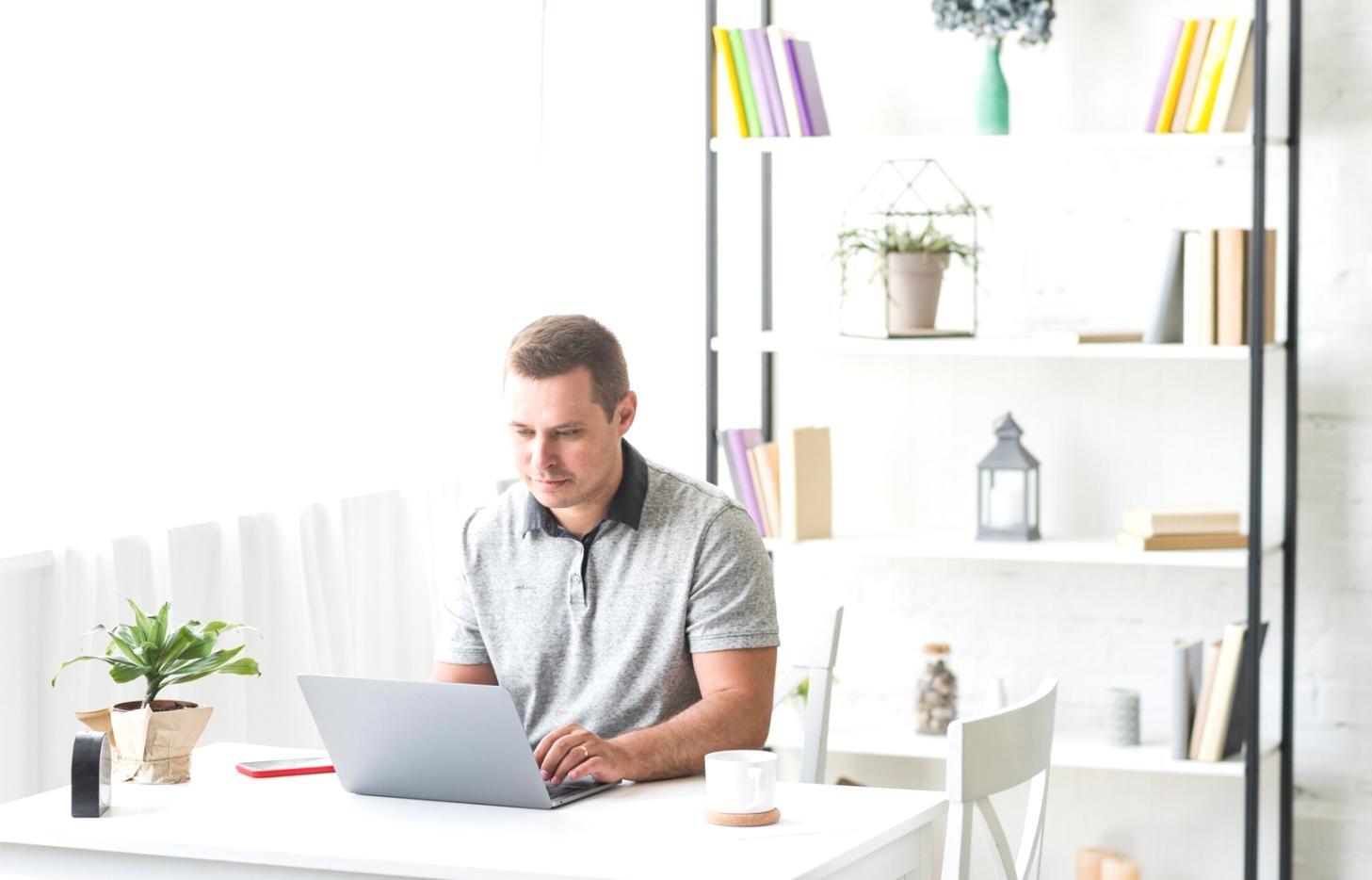 Equipo comercial aplicando nuevas técnicas de ventas